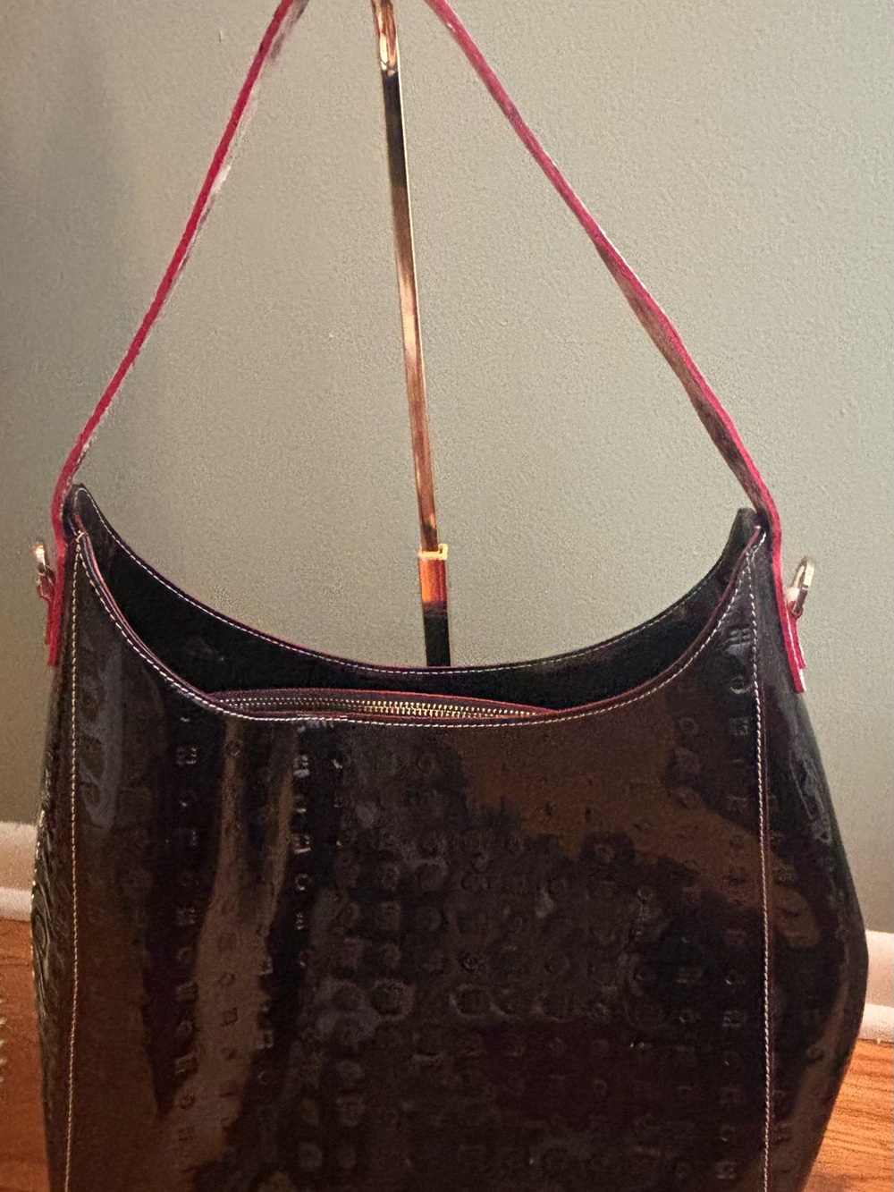 Arcadia Black Patent Leather Shoulder Bag – New & Intact